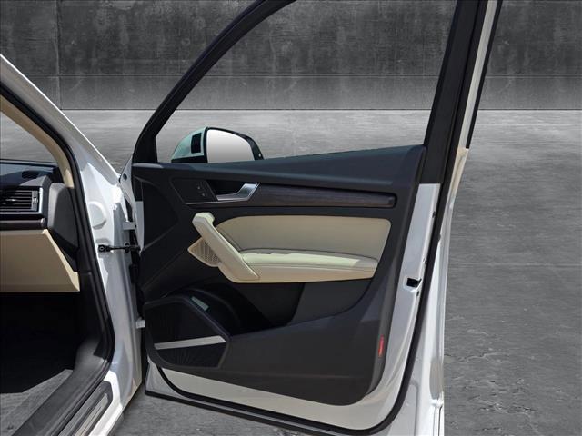 Photo of 2025 Glacier White Metallic Audi Q5