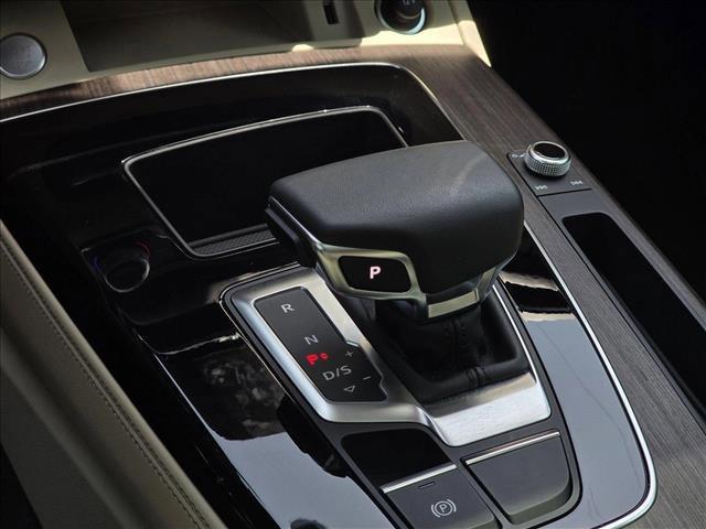 Photo of 2025 Glacier White Metallic Audi Q5