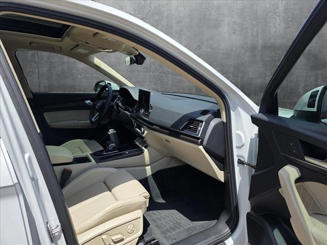 Photo of 2025 Glacier White Metallic Audi Q5