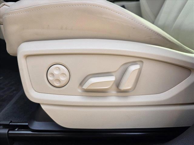 Photo of 2025 Glacier White Metallic Audi Q5