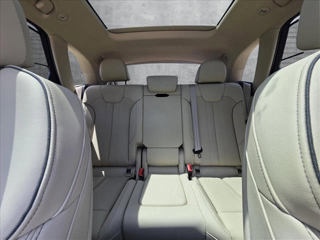 Photo of 2025 Glacier White Metallic Audi Q5