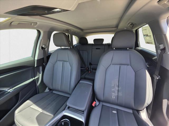Photo of 2025 Arkona White Audi Q5