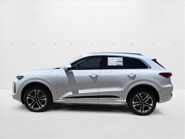 Photo of 2025 Arkona White Audi Q5