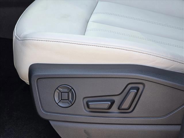 Photo of 2025 Glacier White Metallic Audi Q5