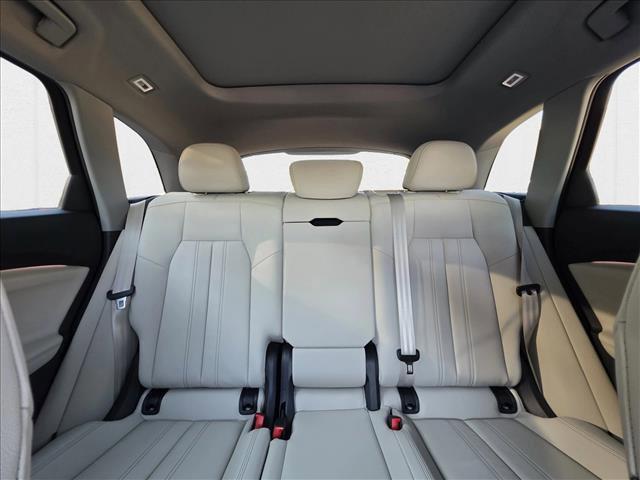Photo of 2025 Glacier White Metallic Audi Q5