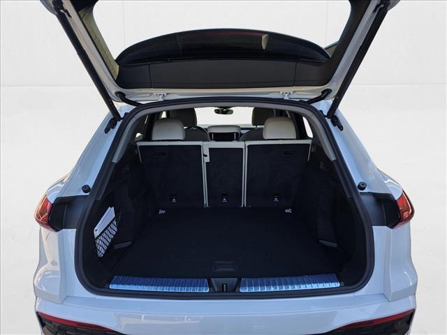 Photo of 2025 Glacier White Metallic Audi Q5