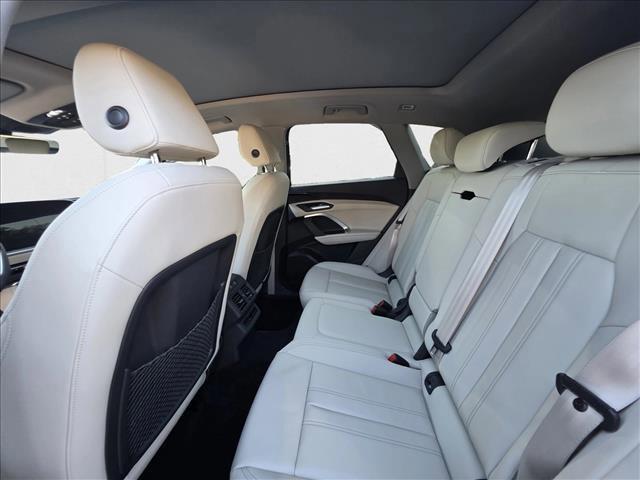Photo of 2025 Glacier White Metallic Audi Q5