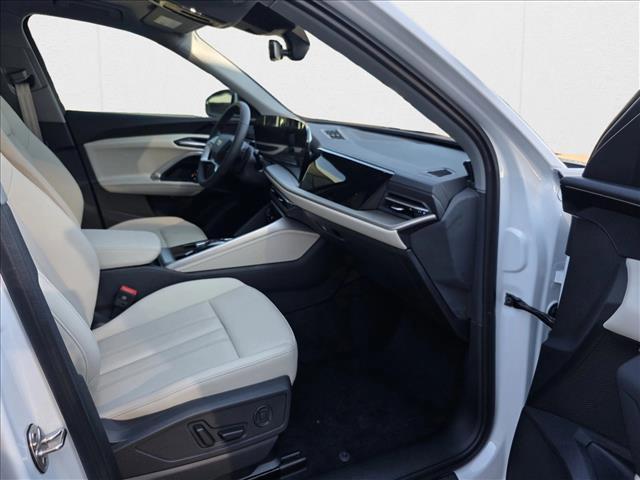 Photo of 2025 Glacier White Metallic Audi Q5