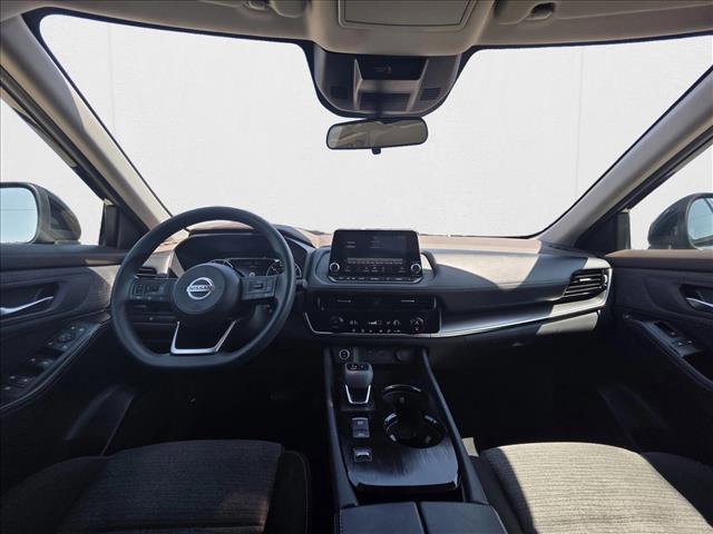 Photo of 2021 Super Black Nissan Rogue