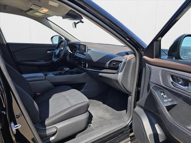 Photo of 2021 Super Black Nissan Rogue