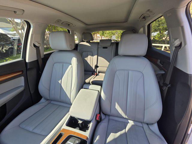 Photo of 2023 Mythos Black Metallic Audi Q5