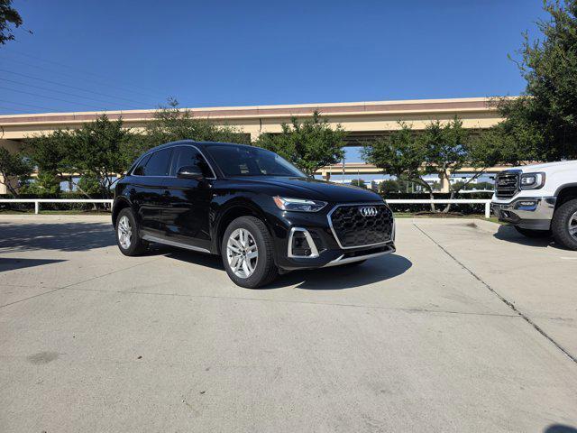 Photo of 2023 Mythos Black Metallic Audi Q5
