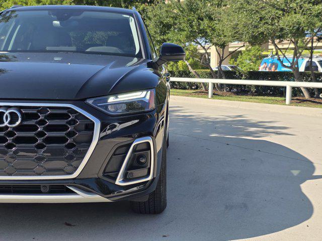 Photo of 2023 Mythos Black Metallic Audi Q5