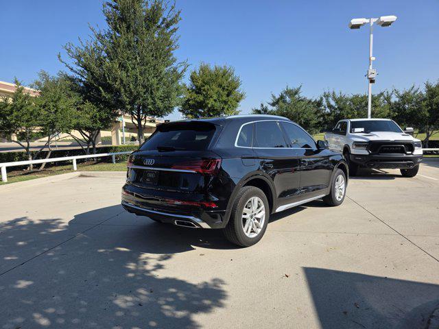 Photo of 2023 Mythos Black Metallic Audi Q5