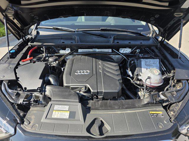 Photo of 2023 Mythos Black Metallic Audi Q5