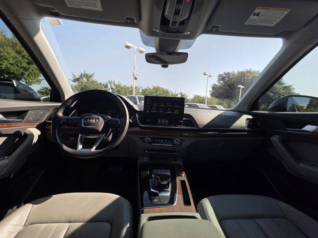 Photo of 2023 Mythos Black Metallic Audi Q5