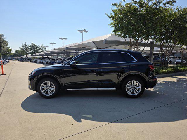 Photo of 2023 Mythos Black Metallic Audi Q5