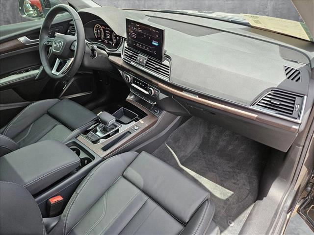 Photo of 2025 Daytona Gray Pearl Effect Audi Q5