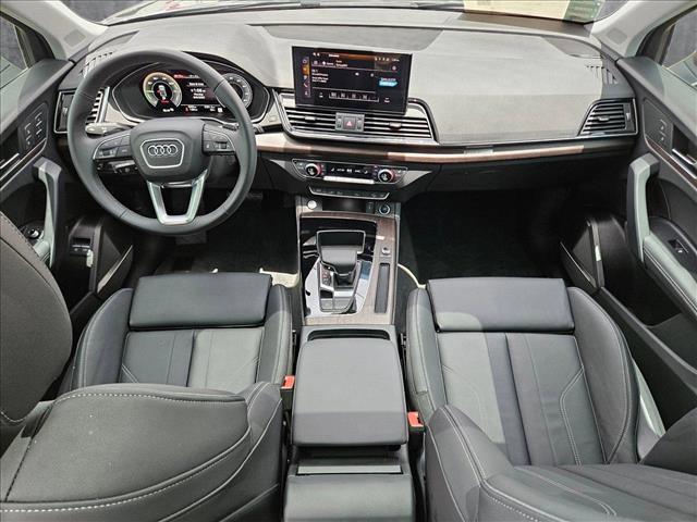 Photo of 2025 Daytona Gray Pearl Effect Audi Q5