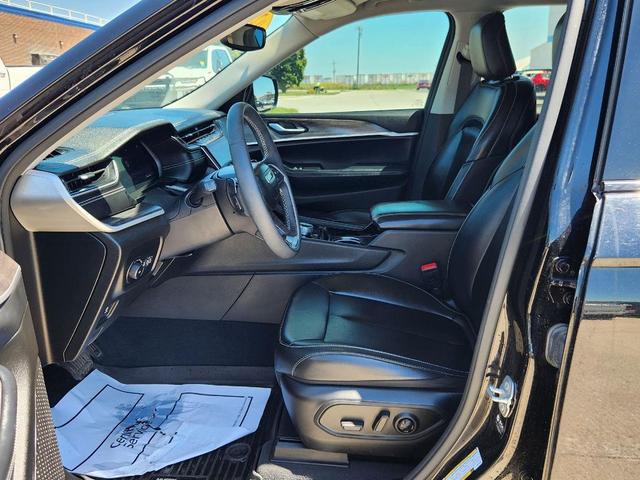 Photo of 2023 Diamond Black Crystal Pearlcoat Jeep Grand Cherokee L