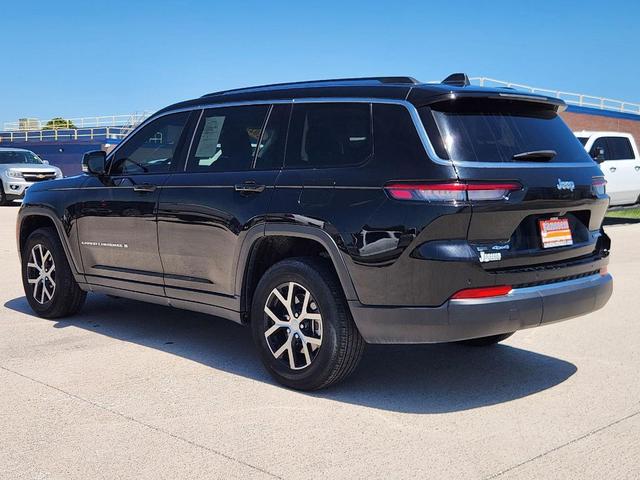 Photo of 2023 Diamond Black Crystal Pearlcoat Jeep Grand Cherokee L