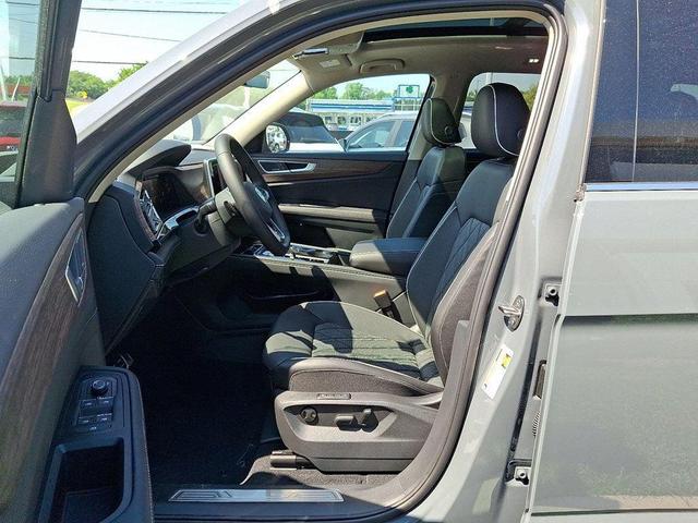 Photo of 2025 Pure Gray Volkswagen Atlas