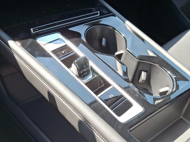 Photo of 2025 Pure Gray Volkswagen Atlas