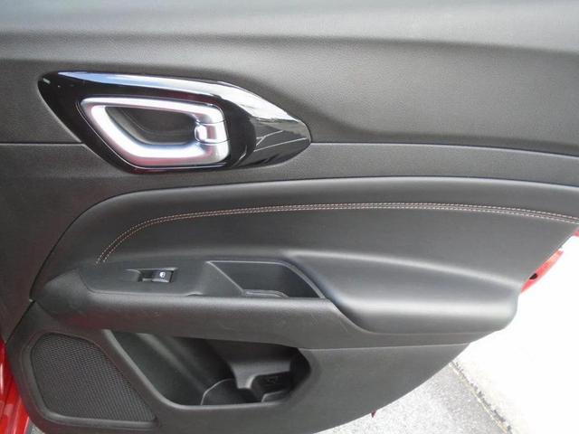 Photo of 2022 Redline Pearlcoat Jeep Compass