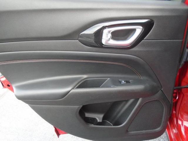 Photo of 2022 Redline Pearlcoat Jeep Compass