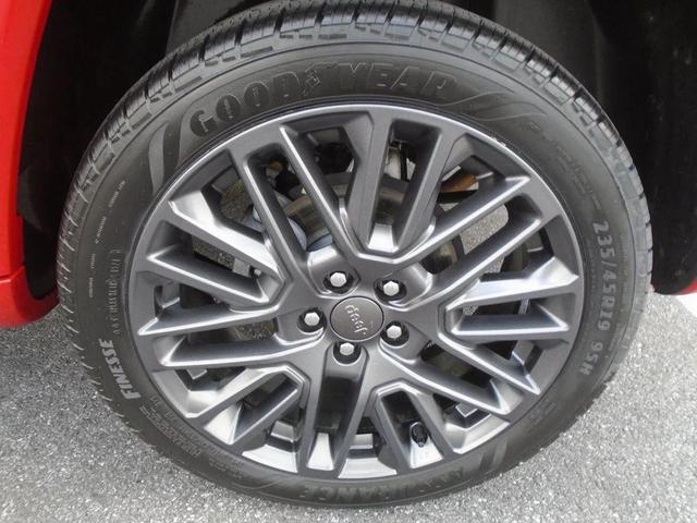 Photo of 2022 Redline Pearlcoat Jeep Compass