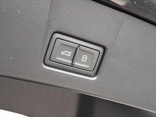 Photo of 2025 Mythos Black Metallic Audi Q4 e-tron Sportback
