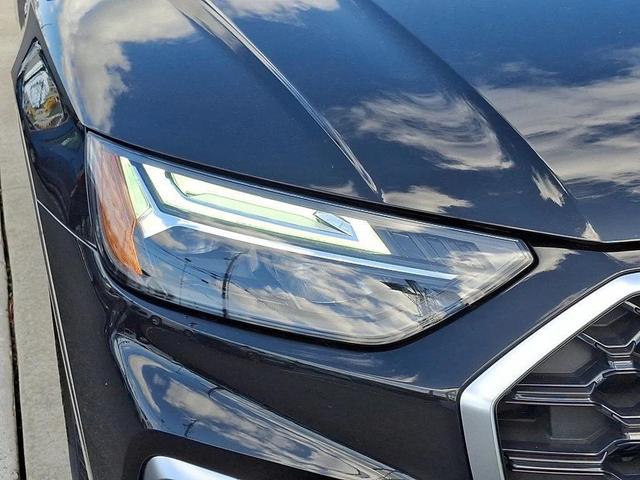 Photo of 2022 Mythos Black Metallic Audi Q5