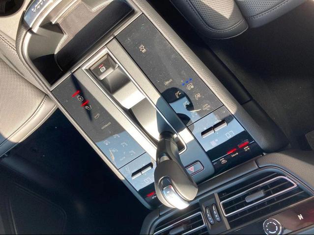 Photo of 2025 Chalk Porsche Macan