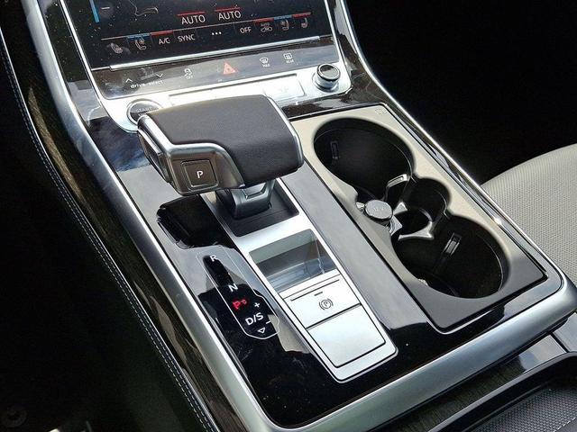 Photo of 2025 Glacier White Metallic Audi Q7