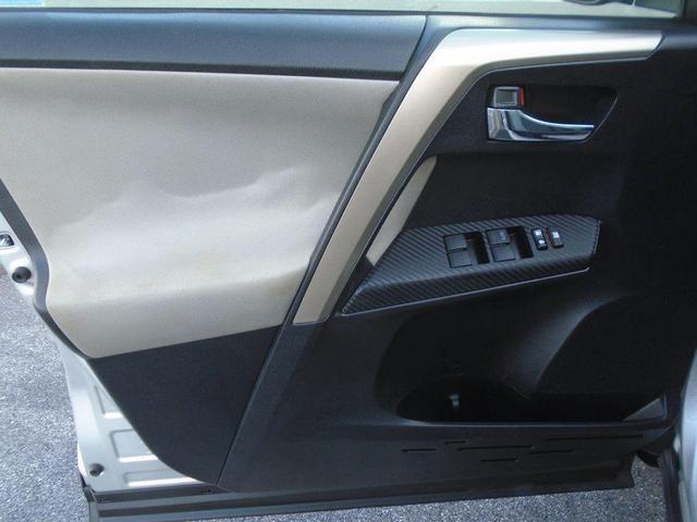 Photo of 2015 Classic Silver Metallic Toyota RAV4