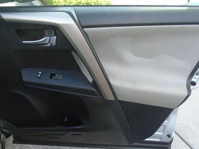 Photo of 2015 Classic Silver Metallic Toyota RAV4