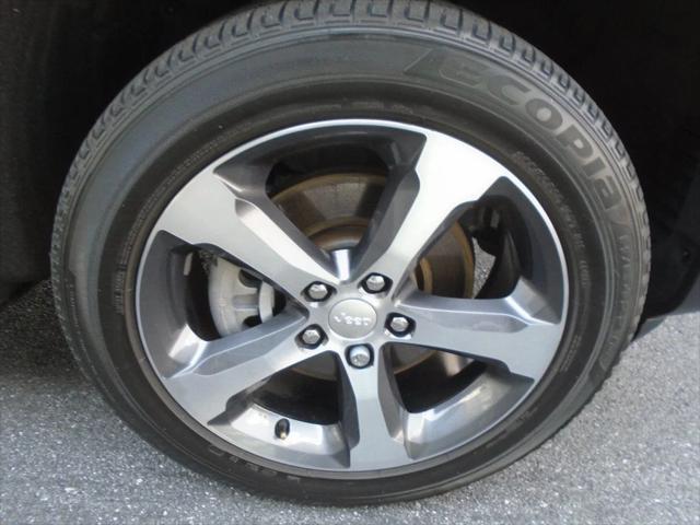 Photo of 2023 Midnight Sky Jeep Grand Cherokee L