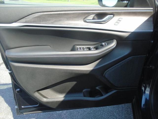 Photo of 2023 Midnight Sky Jeep Grand Cherokee L