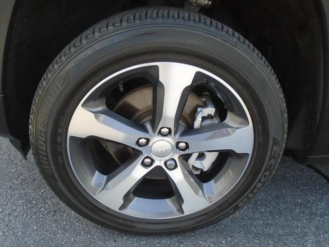 Photo of 2023 Midnight Sky Jeep Grand Cherokee L