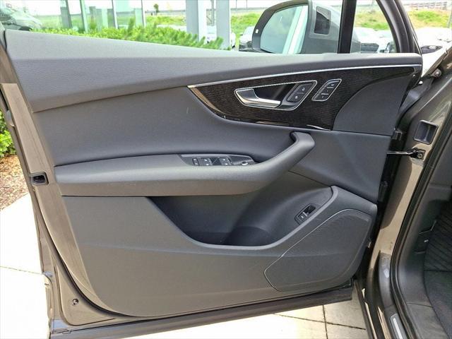 Photo of 2022 Samurai Gray Metallic Audi Q7