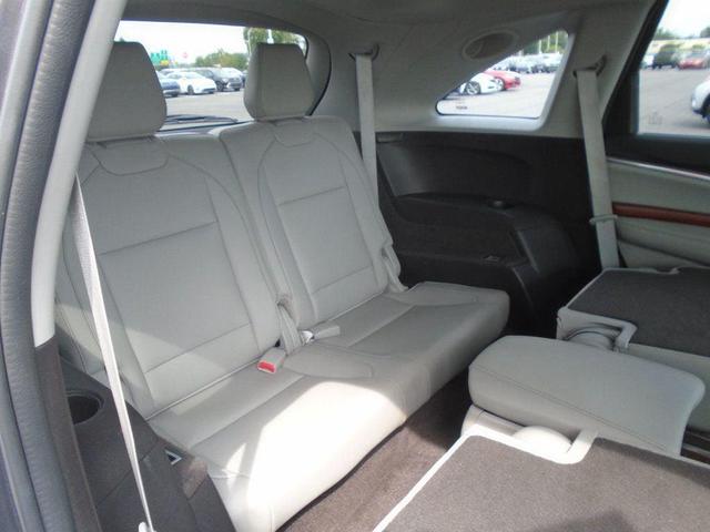 Photo of 2017 Modern Steel Metallic Acura MDX