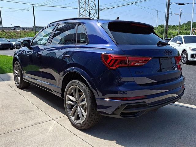 Photo of 2025 Navarra Blue Metallic Audi Q3