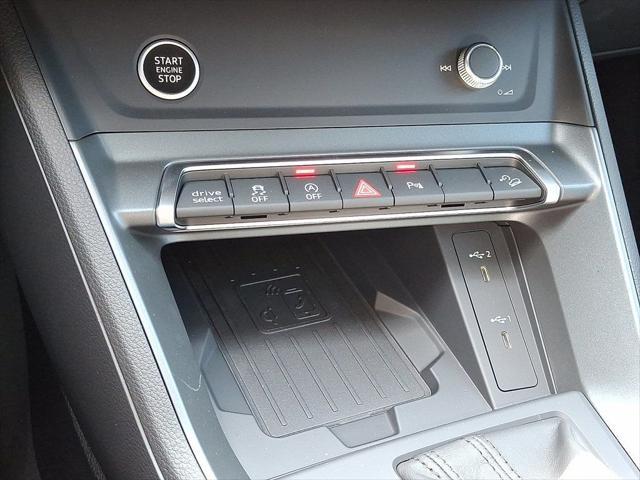 Photo of 2025 Navarra Blue Metallic Audi Q3