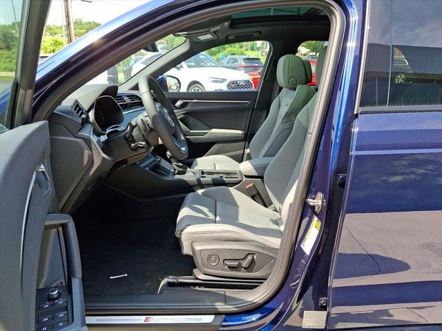 Photo of 2025 Navarra Blue Metallic Audi Q3