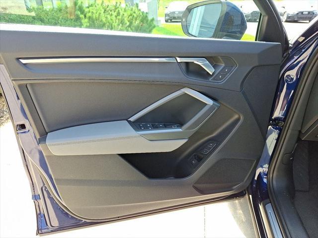 Photo of 2025 Navarra Blue Metallic Audi Q3