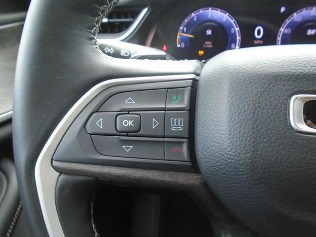 Photo of 2022 Diamond Black Crystal Pearlcoat Jeep Grand Cherokee