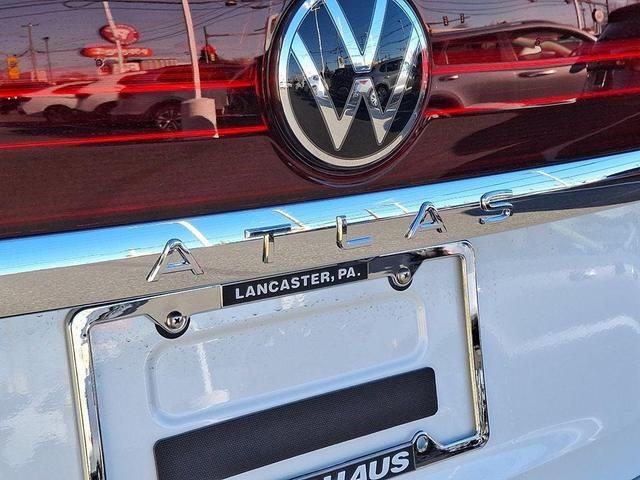 Photo of 2025 White Volkswagen Atlas