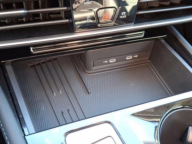 Photo of 2025 White Volkswagen Atlas
