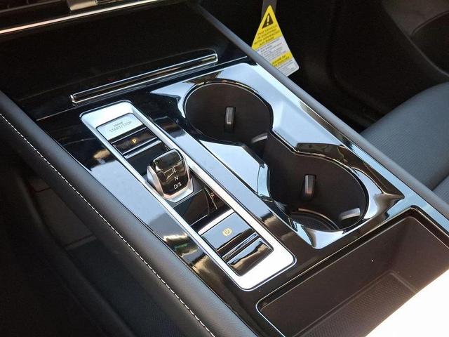 Photo of 2025 White Volkswagen Atlas