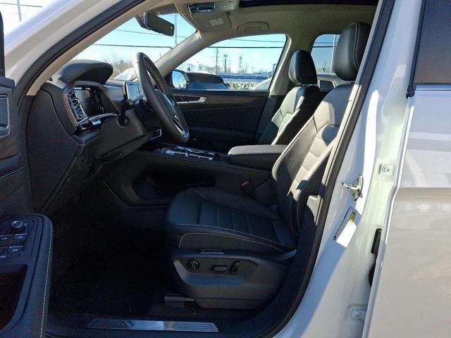 Photo of 2025 White Volkswagen Atlas